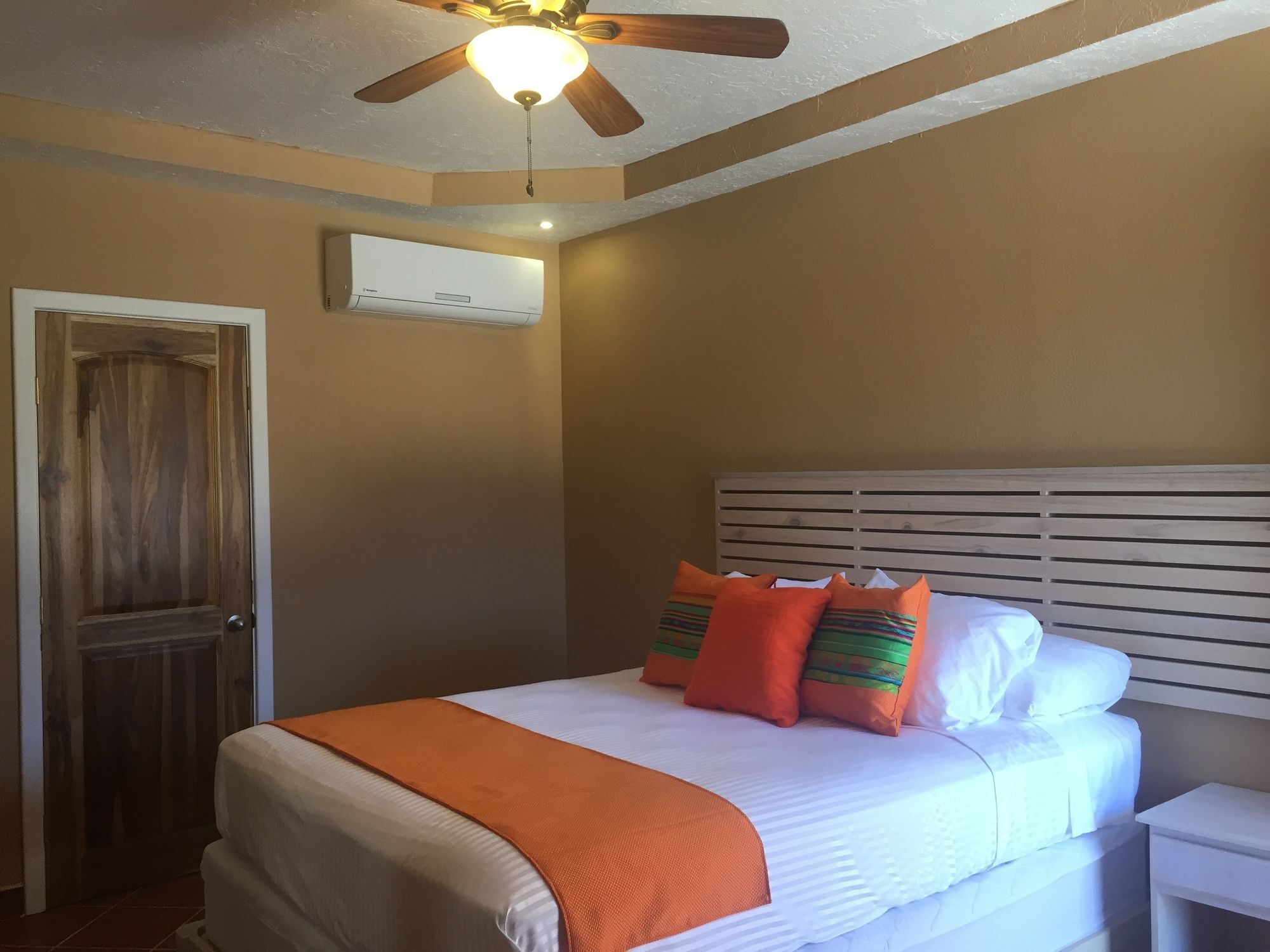Mr. Tucan Hotel West End Εξωτερικό φωτογραφία
